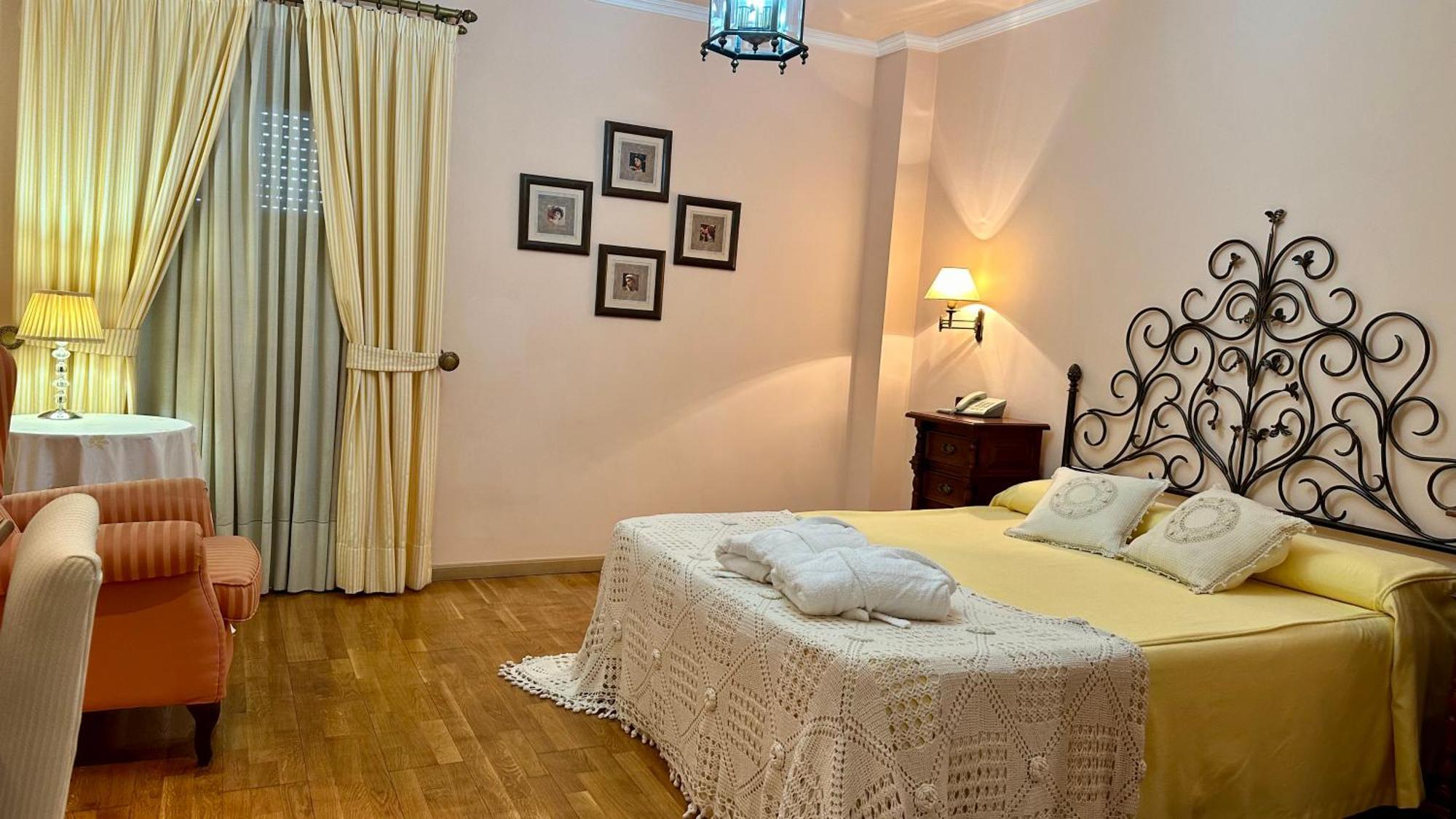 Hotel El Curro Burunchel Ngoại thất bức ảnh